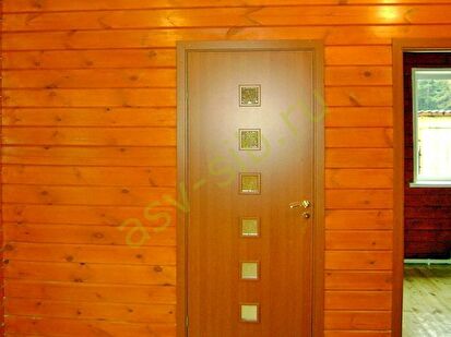 Двери от компании "АСВ" в дачном доме из бруса